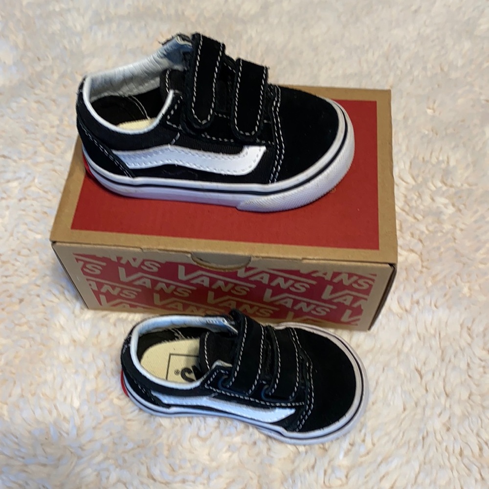 Vans Old Skool V Black Shoes size 4
